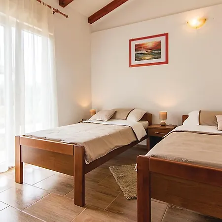 3 Bedroom Beautiful In Holiday home