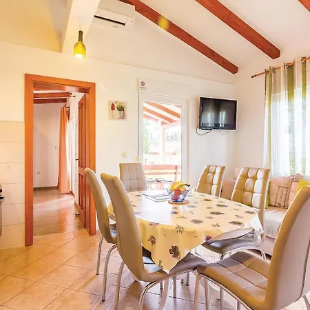 3 Bedroom Beautiful In Holiday home