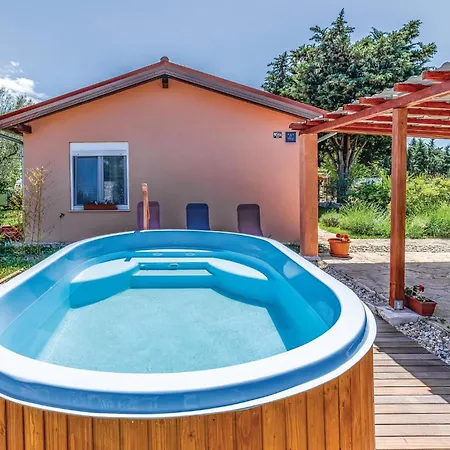 Holiday home 3 Bedroom Beautiful In Vodnjan